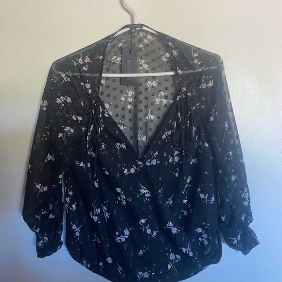 Dynamite- Raglan Tie Wrap Blouse Size M - Picture 3 of 4